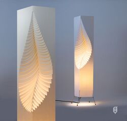 Dizajnová stojící lampa MOODOO Leaf na kovových nožkách