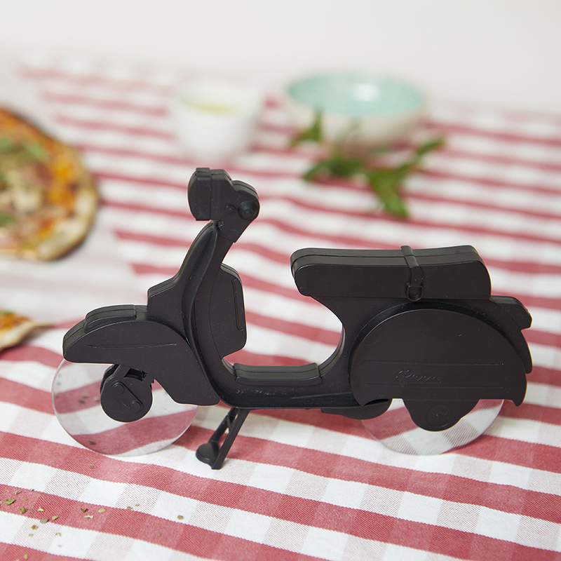 Kráječ na pizzu Scooter 27541, černý