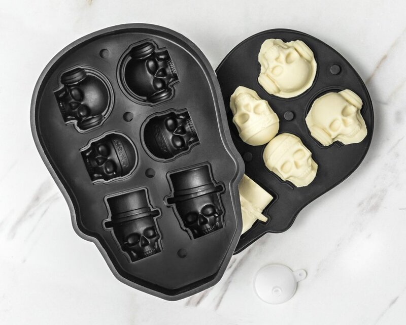 Forma na led SKULLS - 6 ks