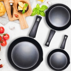 Hliníková pánev s nepřilnavým povrchem 20 cm