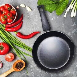 Hliníková pánev s nepřilnavým povrchem 24 cm